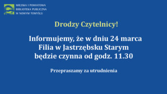 granatowa plansza z białymi literami i logotypem biblioteki informujaca o godzinie otwarcia biblioteki w dniu 24 marca