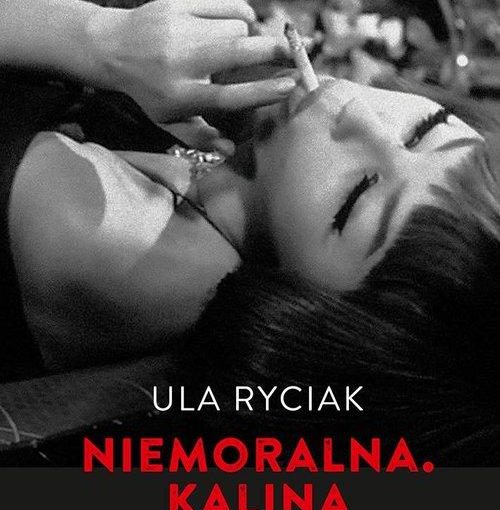 okładka książki, leżąca kobieta z papierosem w ustach, u dołu napis: Ula Ryciak, Niemoralna Kalina