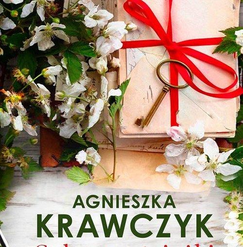 okładka książki, kwiaty i prezent zapakowany z kluczem, poniżej napis: Agnieszka Krawczyk, Splątane ścieżki