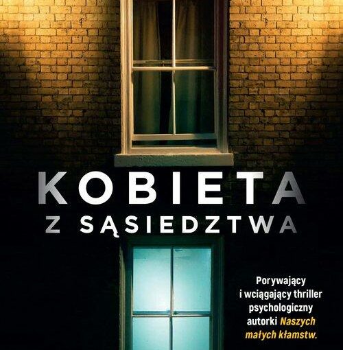 okładka książki, dom z cegły i dwa okna, w jednym świeci się światło, u góry napis: Sue Watson, Ludzie toczą grę pozorów, nigdy nie wiemy, co dzieje się za zaciągniętymi zasłonami. Poniżej pomiędzy oknami dalsza część napisu: Kobieta z sąsiedztwa, Porywający i wciągający thriller autorki Naszych małych kłamstw.